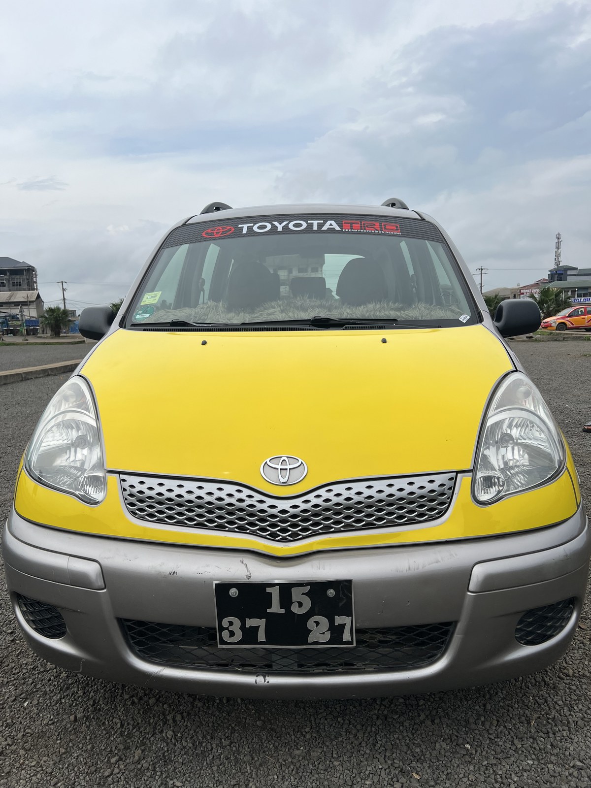 Toyota Yaris Verso front view