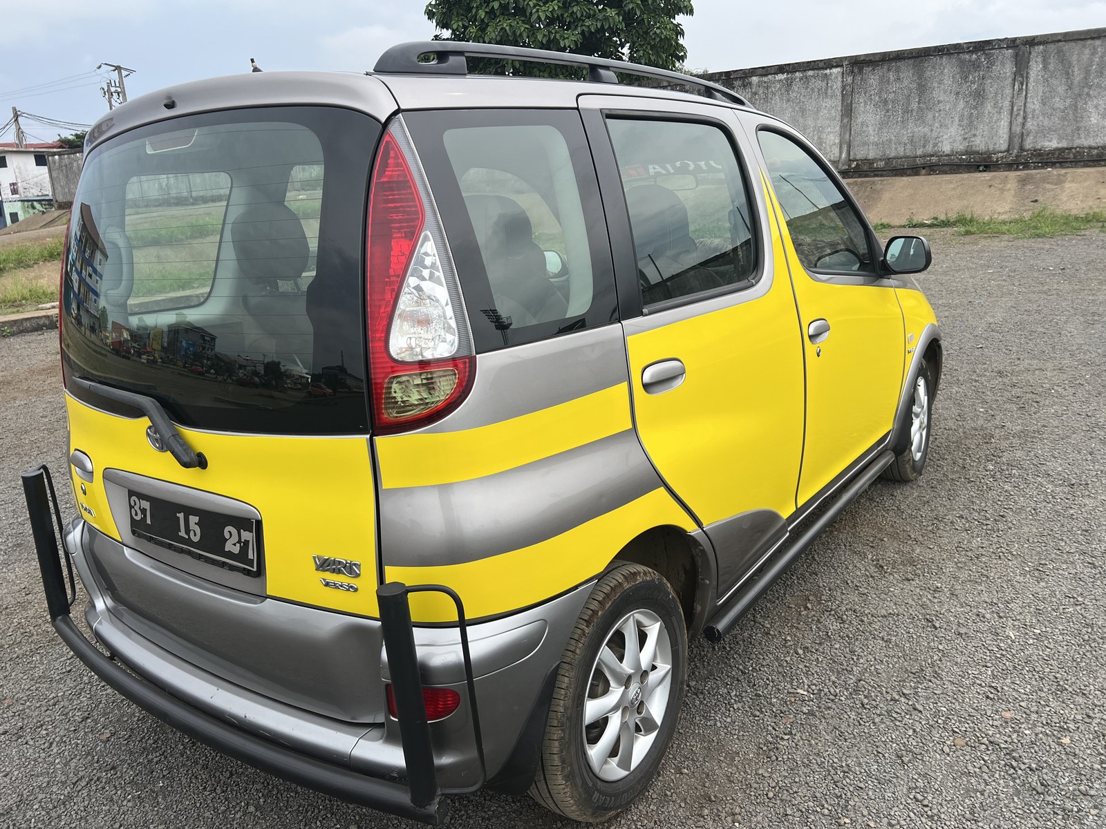 Toyota Yaris Verso rear angle view